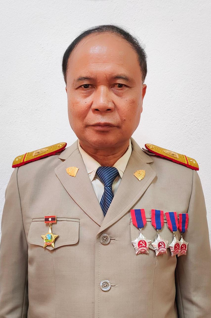 ທ່ານ ຮອງສາດສະດາຈານ ປະລິຍາເອກ ຄູນ ສັກບົວວົງ